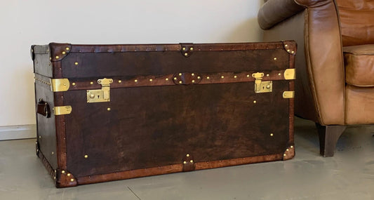 Handcrafted English Leather Coffee Table Trunk with Brass Hardware – Classic Storage Chest Home Decor