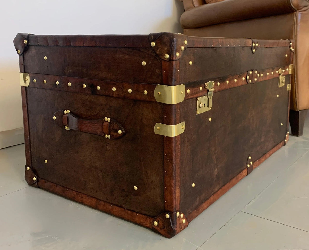 Handcrafted English Leather Coffee Table Trunk with Brass Hardware – Classic Storage Chest Home Decor