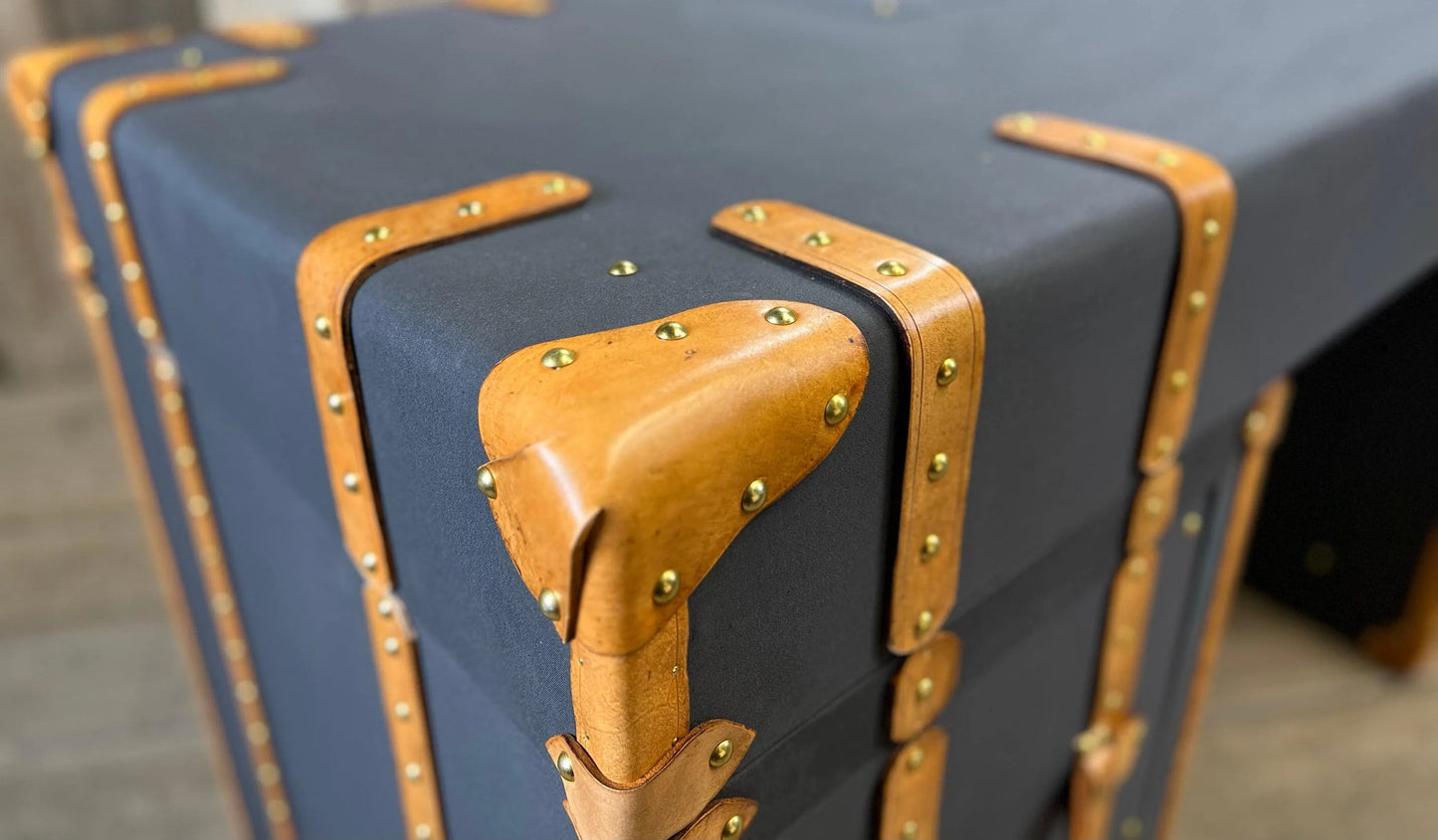 Bespoke Luxury Vintage Leather Desk: Handmade English Leather Executive Workspace Furniture