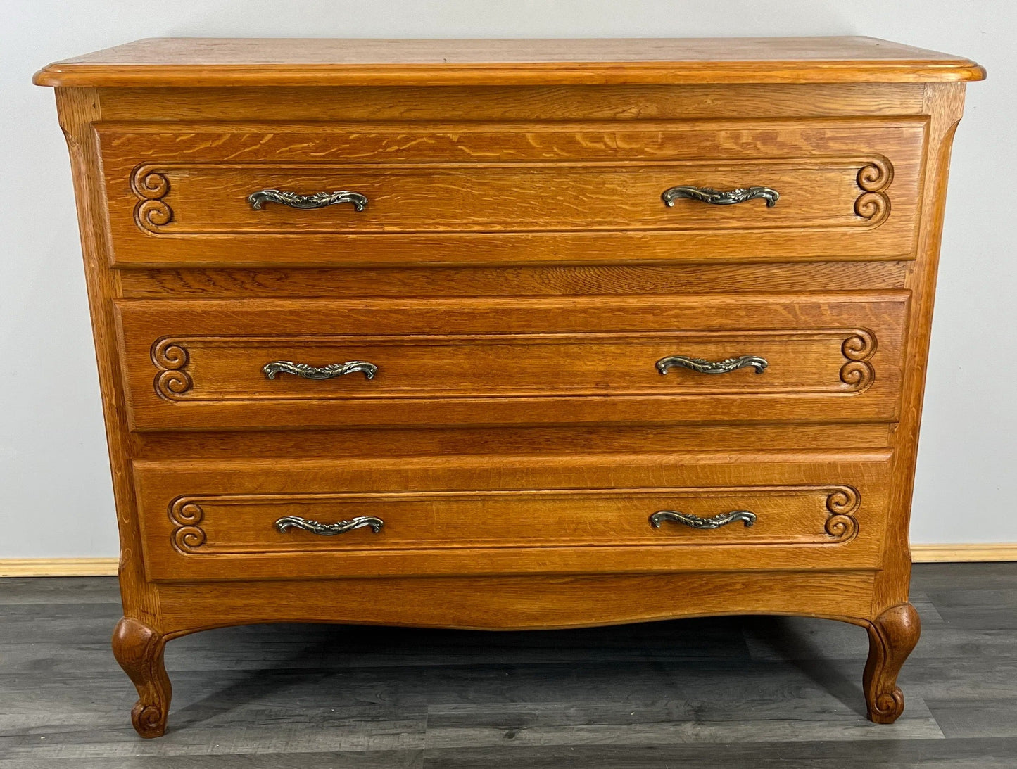 Vintage French Louis XIV Chest of Drawers / Sideboard / Cabinet( LOT 2446)