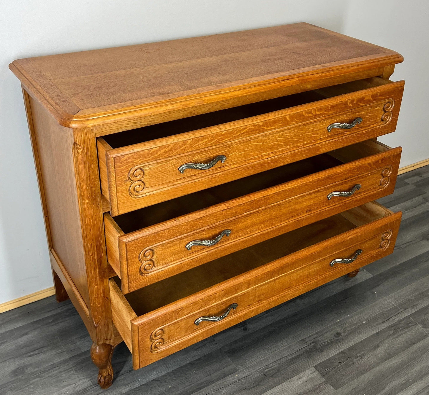 Vintage French Louis XIV Chest of Drawers / Sideboard / Cabinet( LOT 2446)