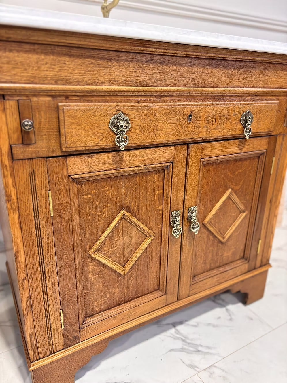 Traditional Bathroom Vintage Vanity Unit - James VI