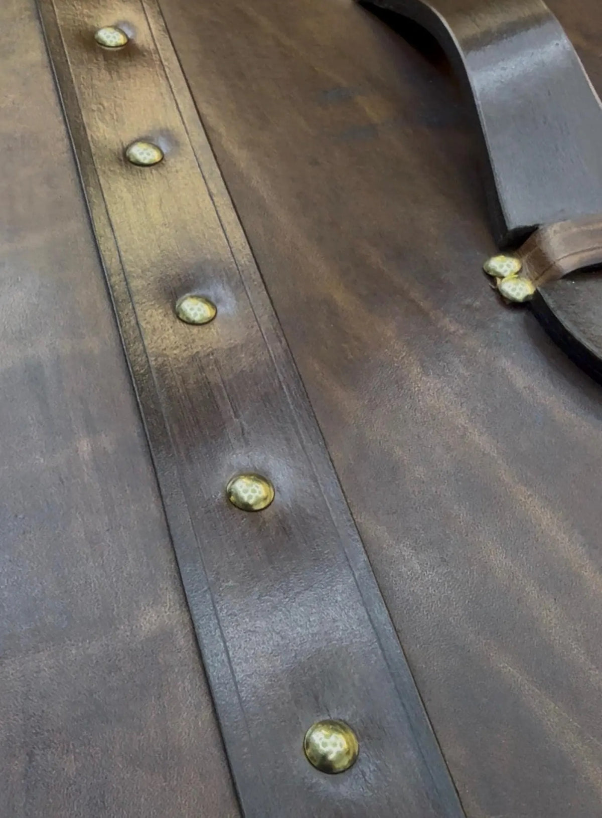 Handcrafted English Leather Coffee Table Trunk with Brass Hardware – Classic Storage Chest Home Decor