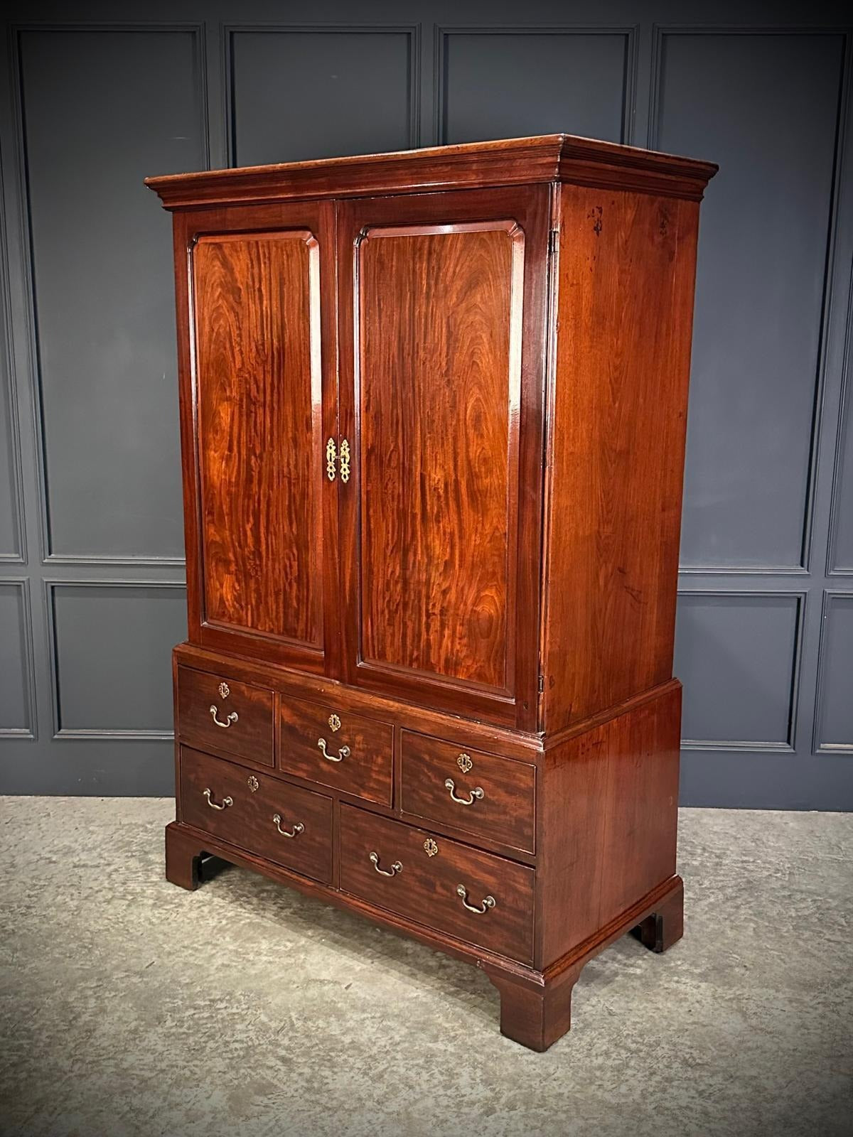 Georgian Mahogany Vintage Gentlemans Wardrobe