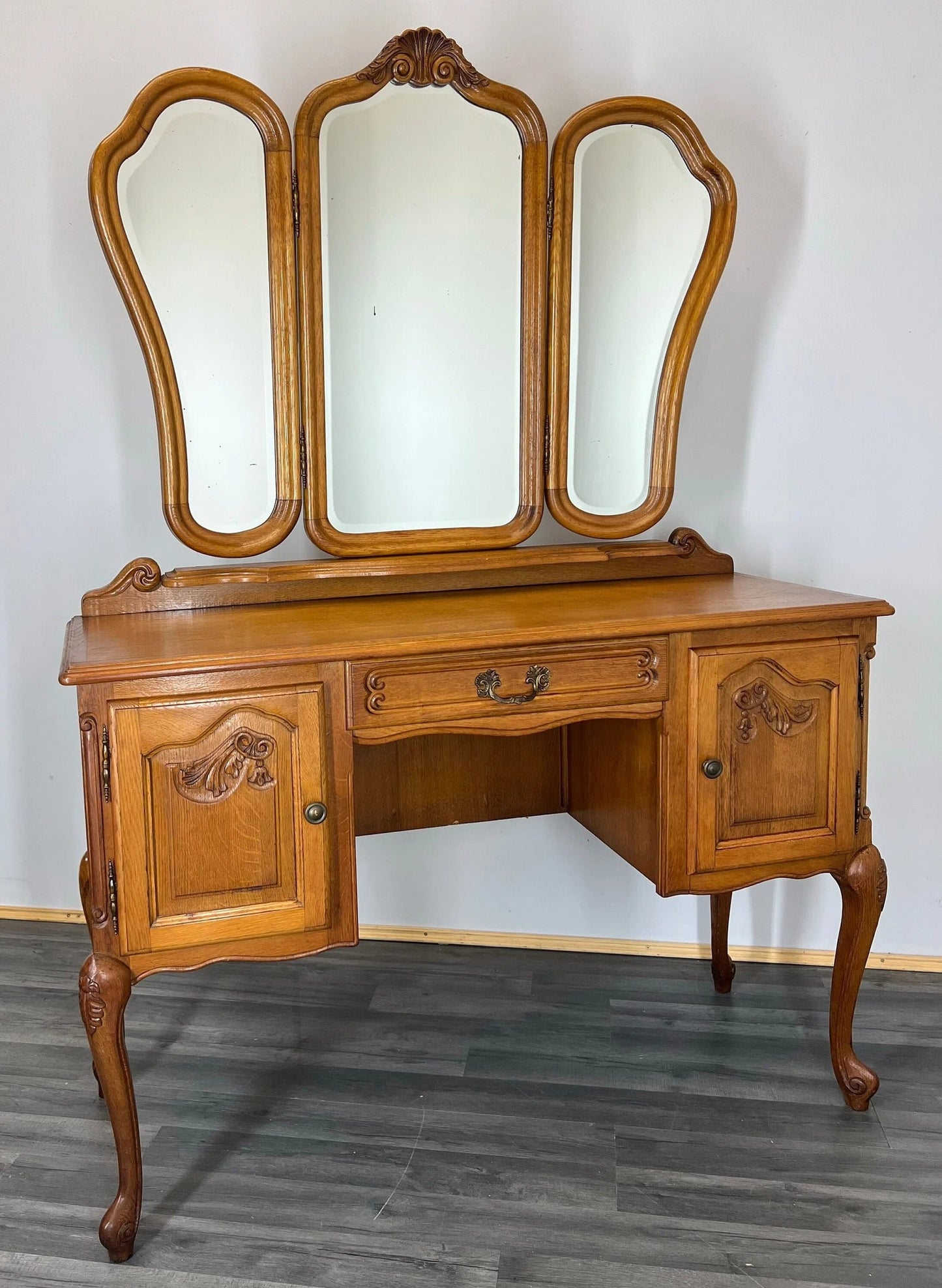 Vintage French Louis XIV Chest of Drawers / Sideboard / Cabinet( LOT 2446)