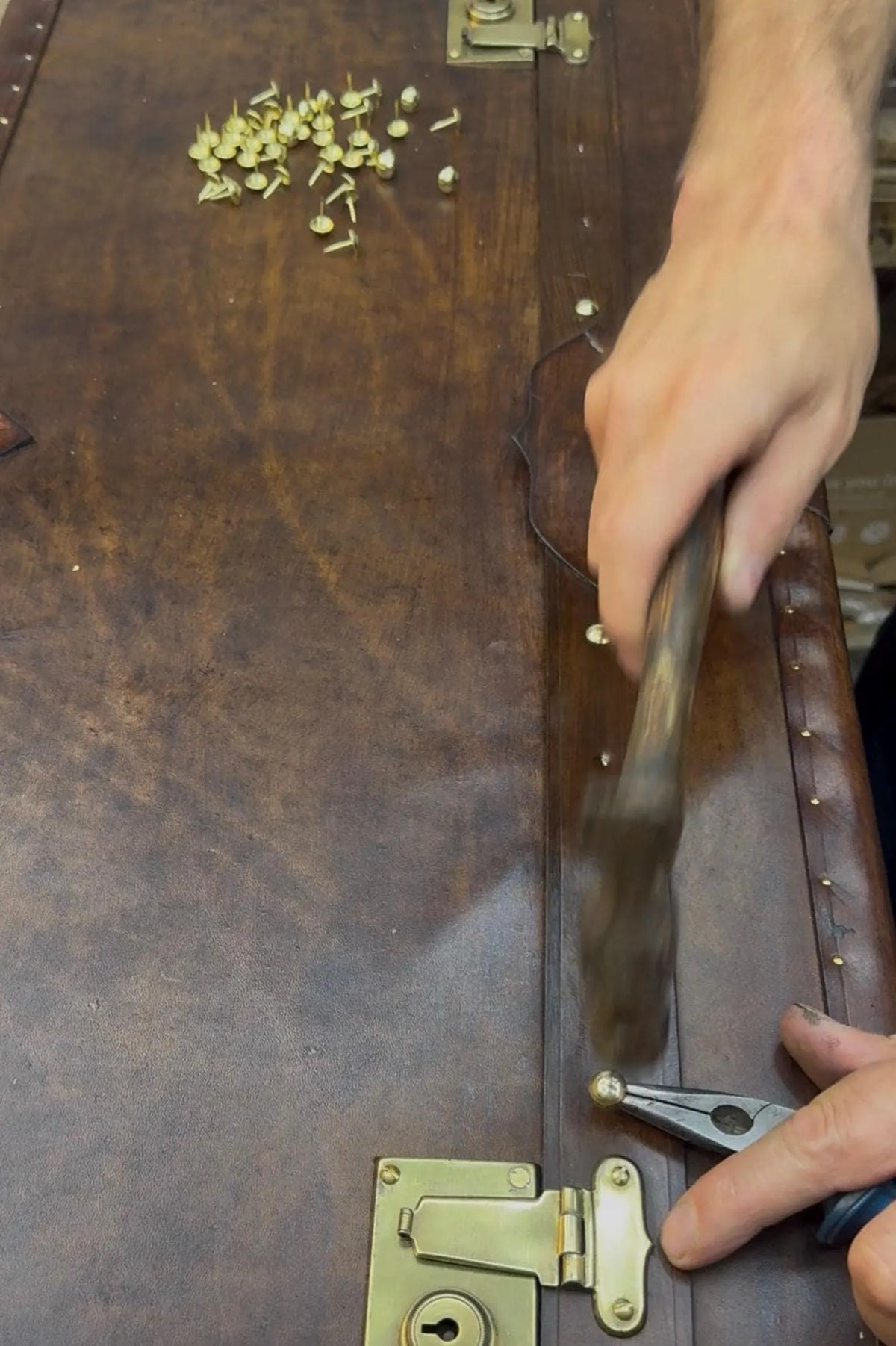 Bespoke Luxury Vintage Leather Desk: Handmade English Leather Executive Workspace Furniture