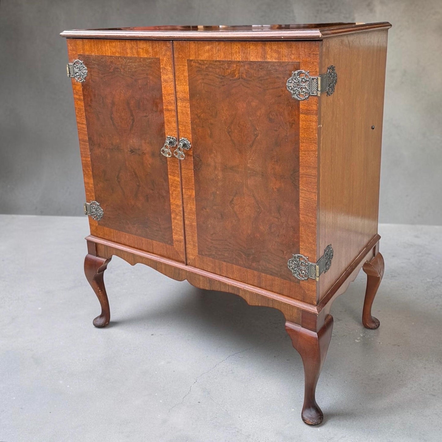 Early 20th C Walnut Vintage drinks cabinet by Dynatron