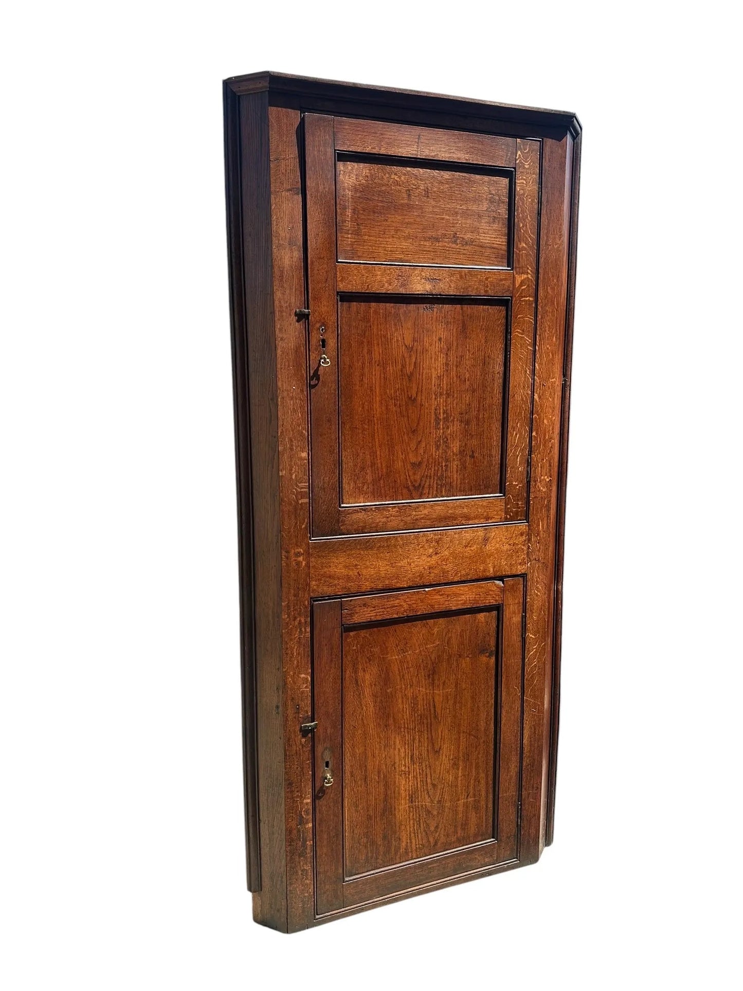 Impressive Georgian large Oak antique corner cupboard