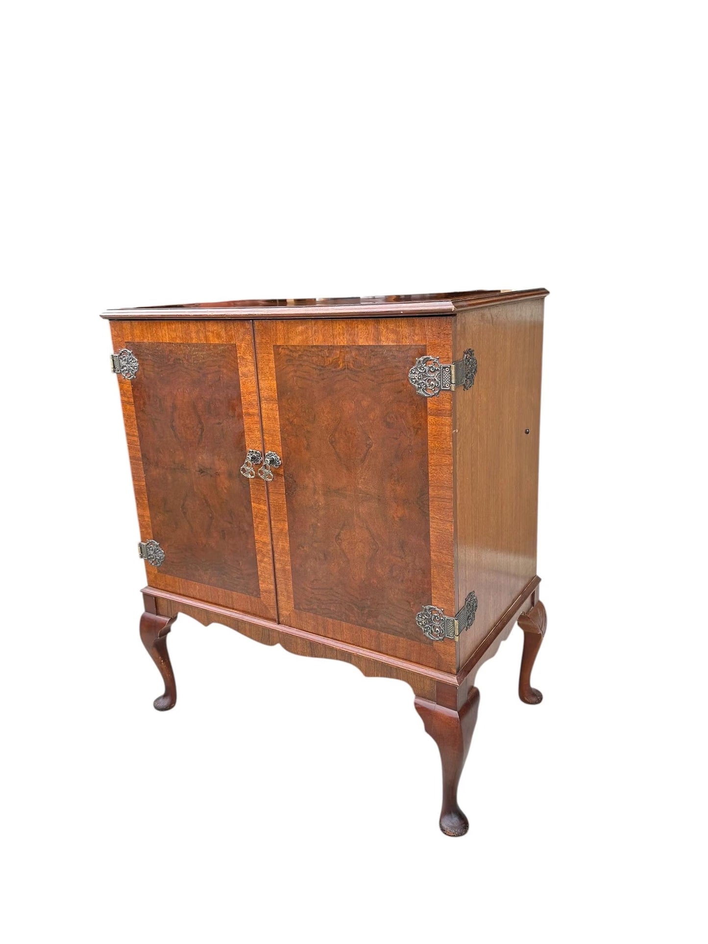 Early 20th C Walnut Vintage drinks cabinet by Dynatron
