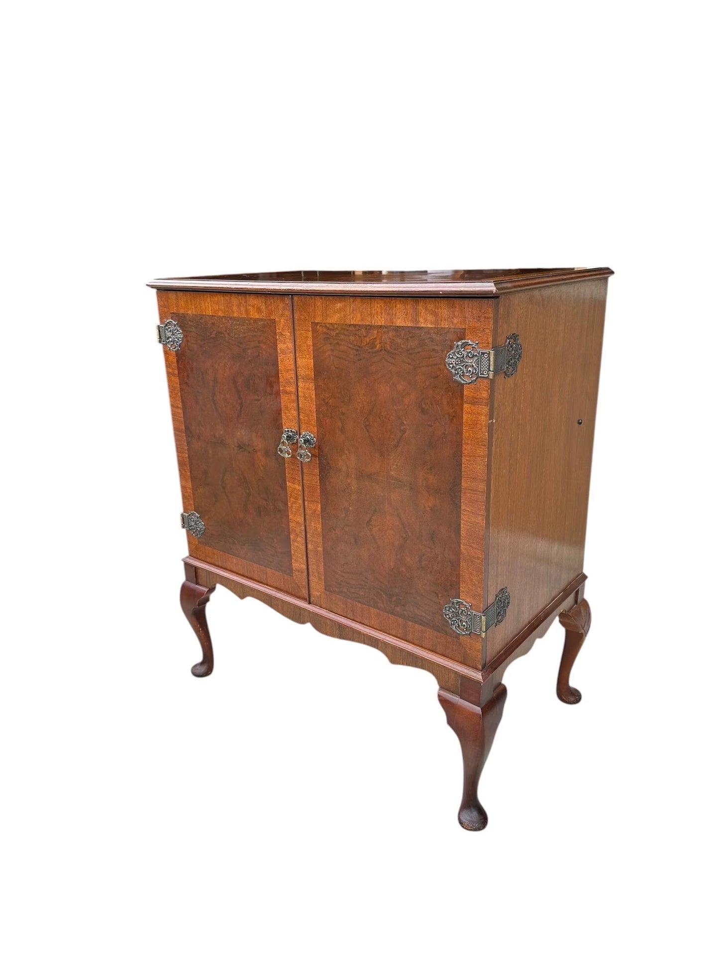 Early 20th C Walnut Vintage drinks cabinet by Dynatron