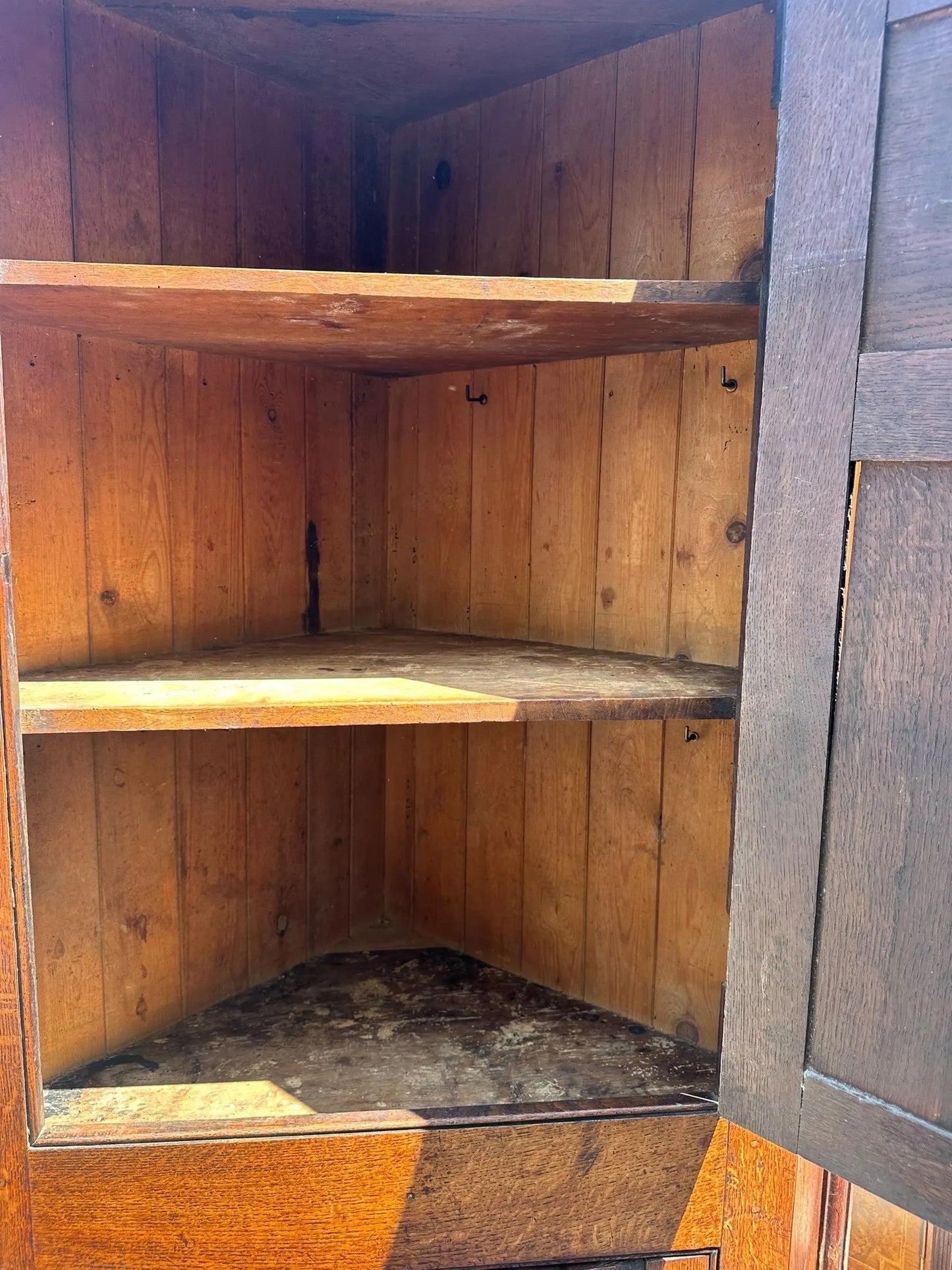 Impressive Georgian large Oak antique corner cupboard