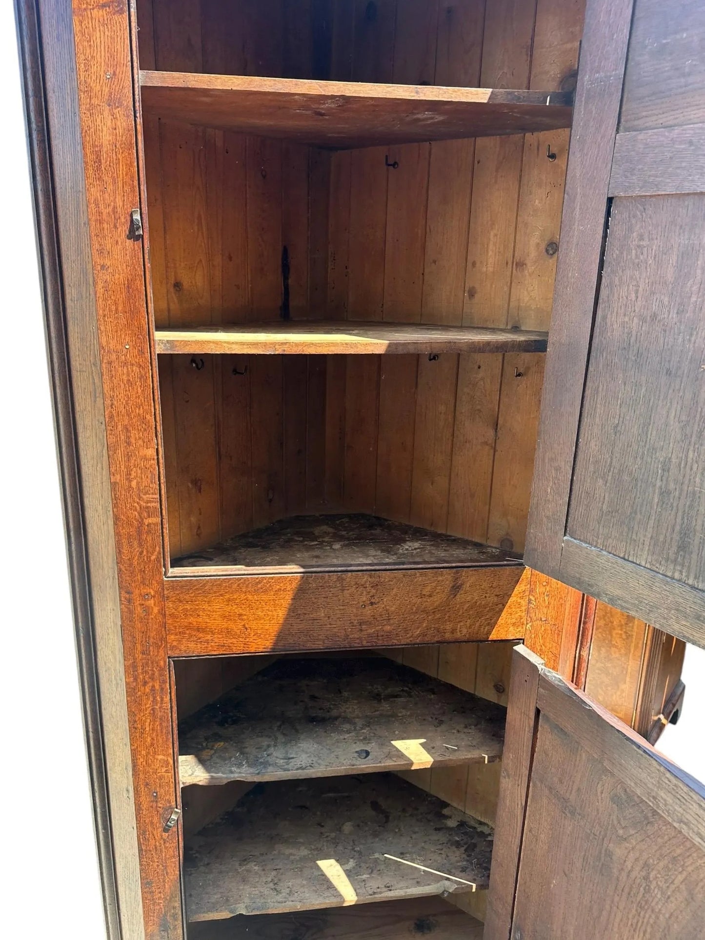 Impressive Georgian large Oak antique corner cupboard