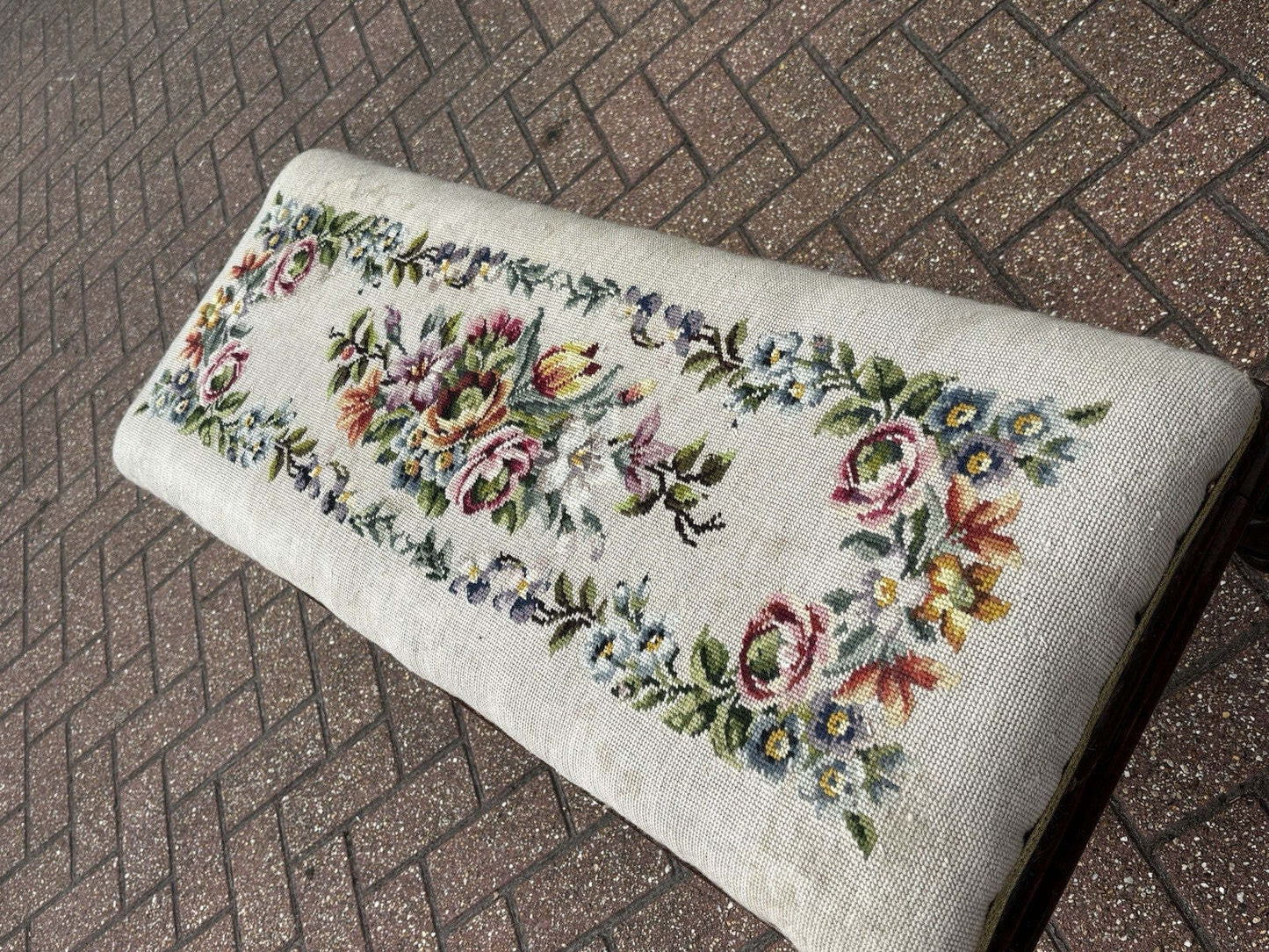 Vintage Georgian Mahogany Long Window Seat With Tapestry Upholstery.