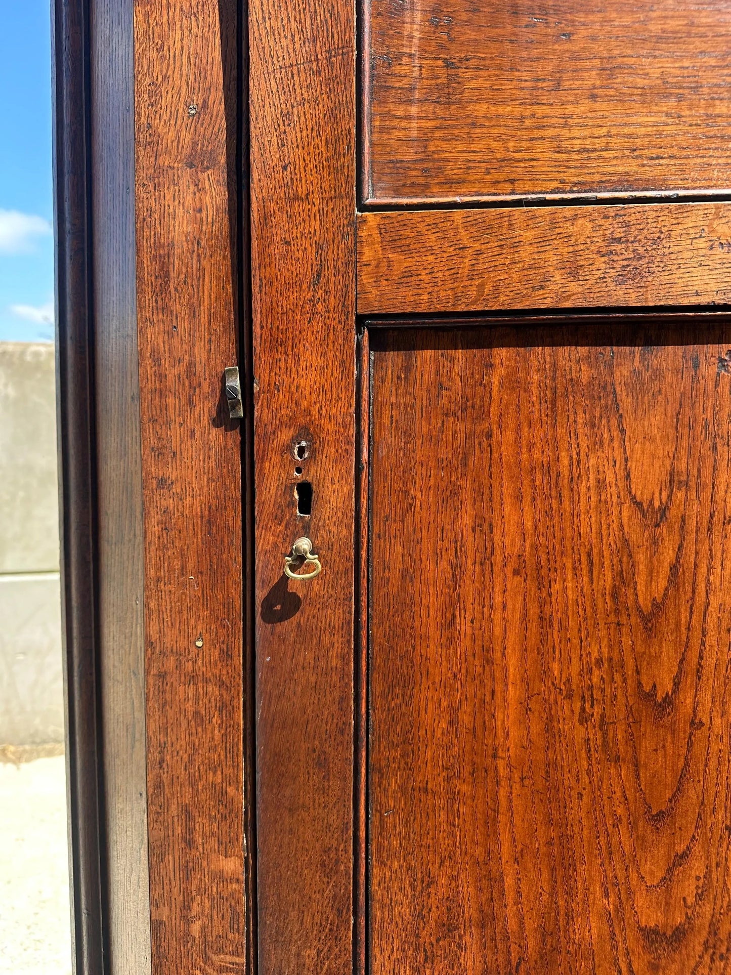 Impressive Georgian large Oak antique corner cupboard