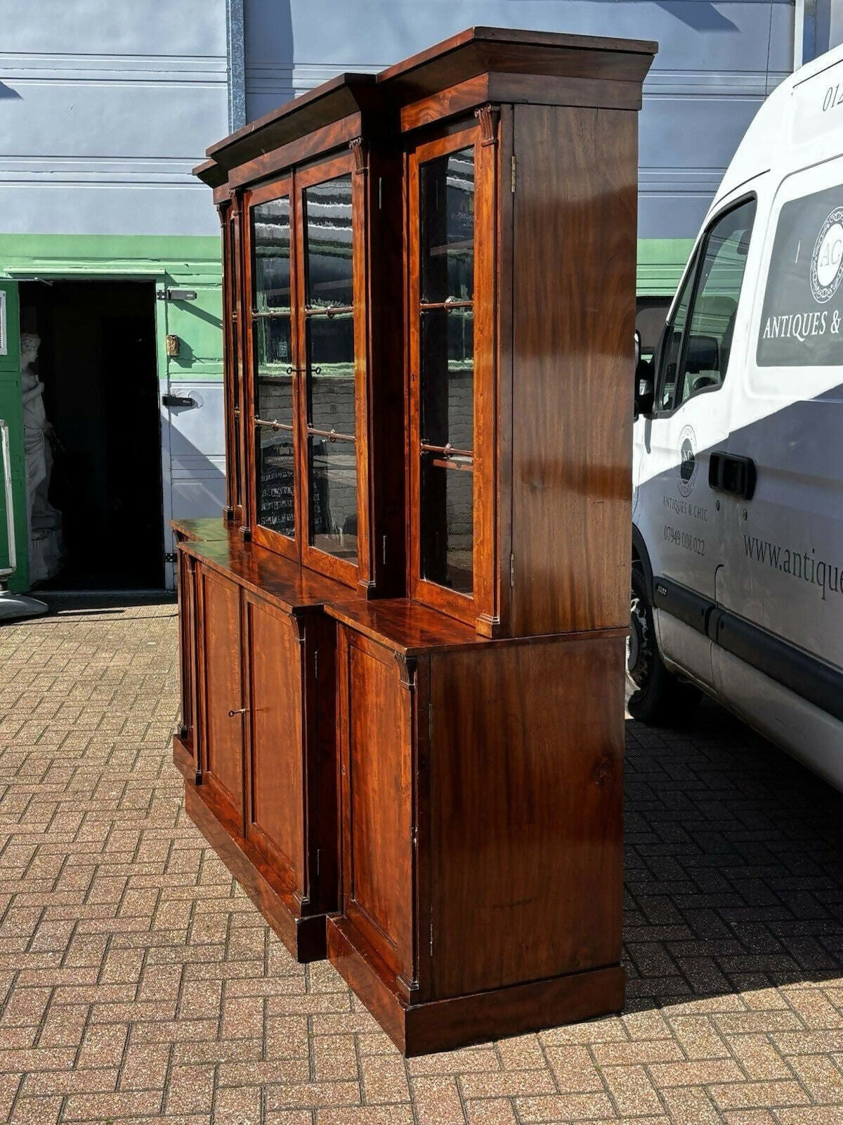 Georgian Mahogany Breakfront Library Bookcase, Adjustable Shelves. 2 Keys