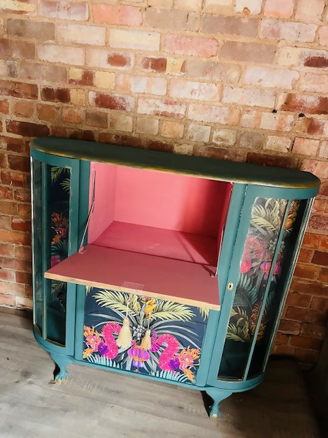 Oriental drinks cabinet