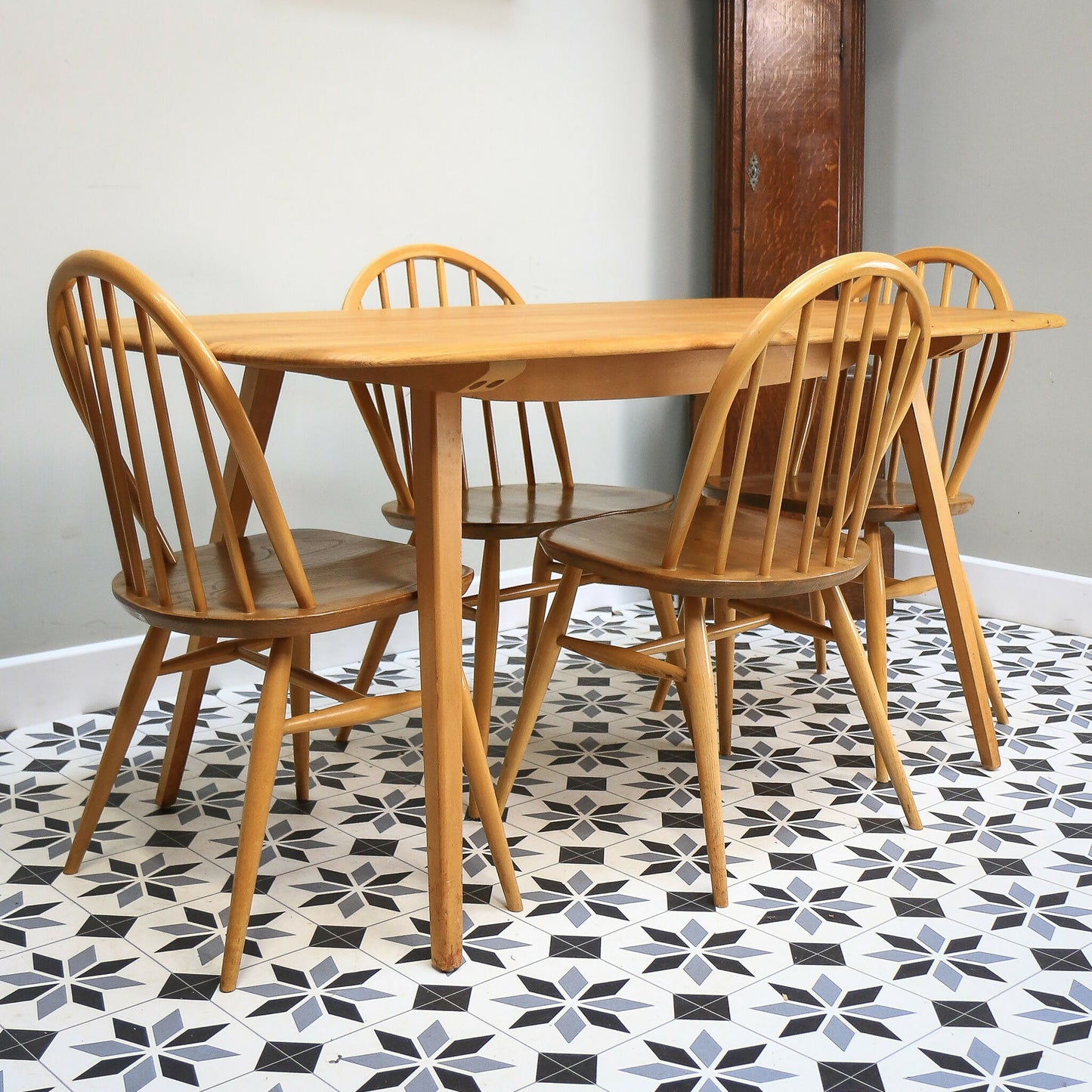 Four Ercol Windsor 370 Dining Chairs with 382 Elm Plank Dining Table