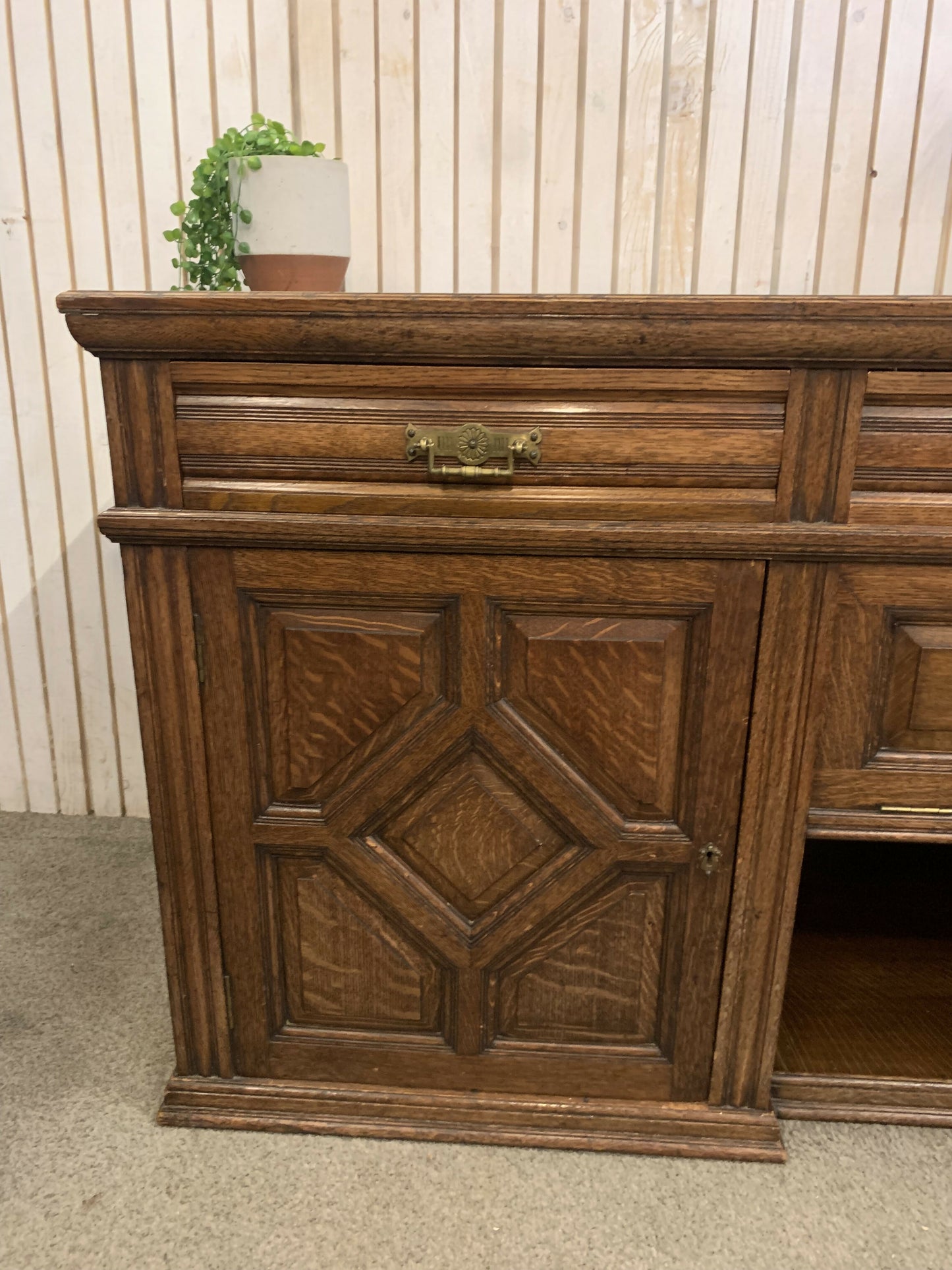 Large Oak Sideboard Dresser Base with 2door and 3 Drawer and Pull Down Shelves