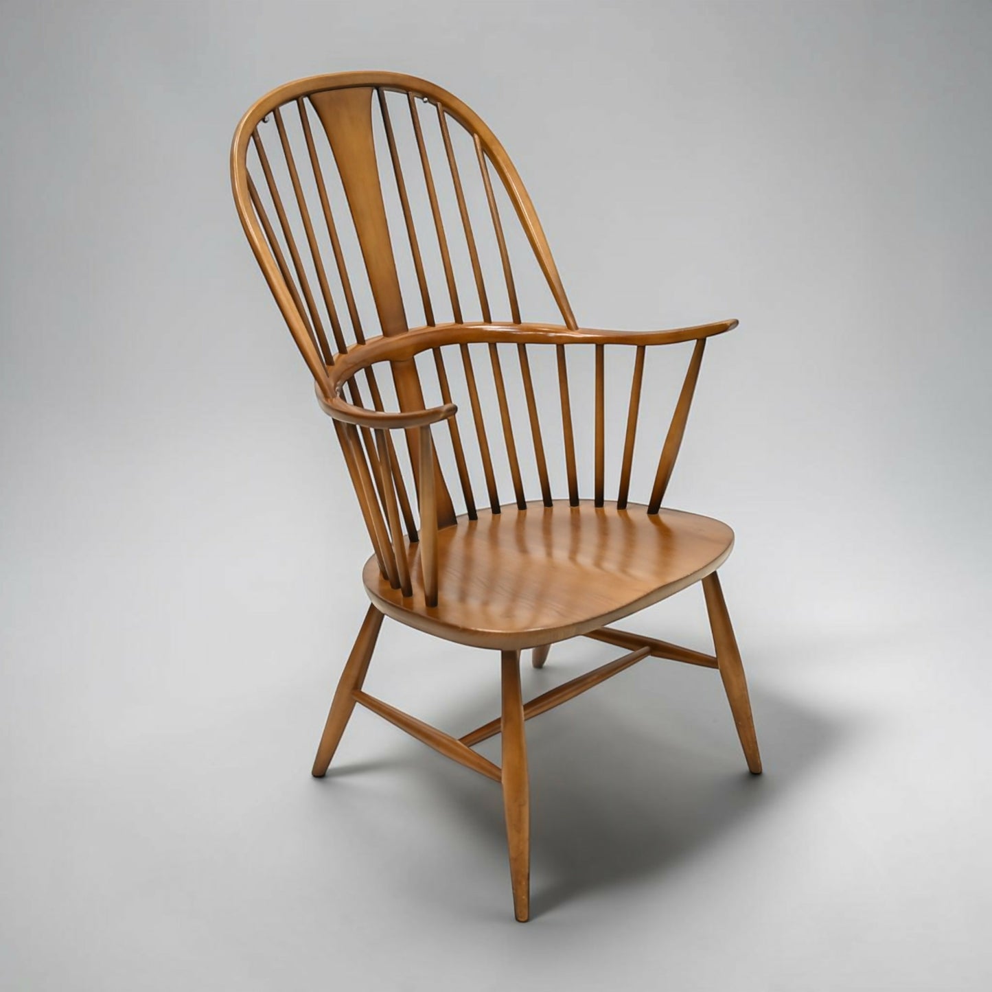 An Ercol Chairmakers Chair Windsor Bow Back Golden Dawn Model 472 FREE Delivery
