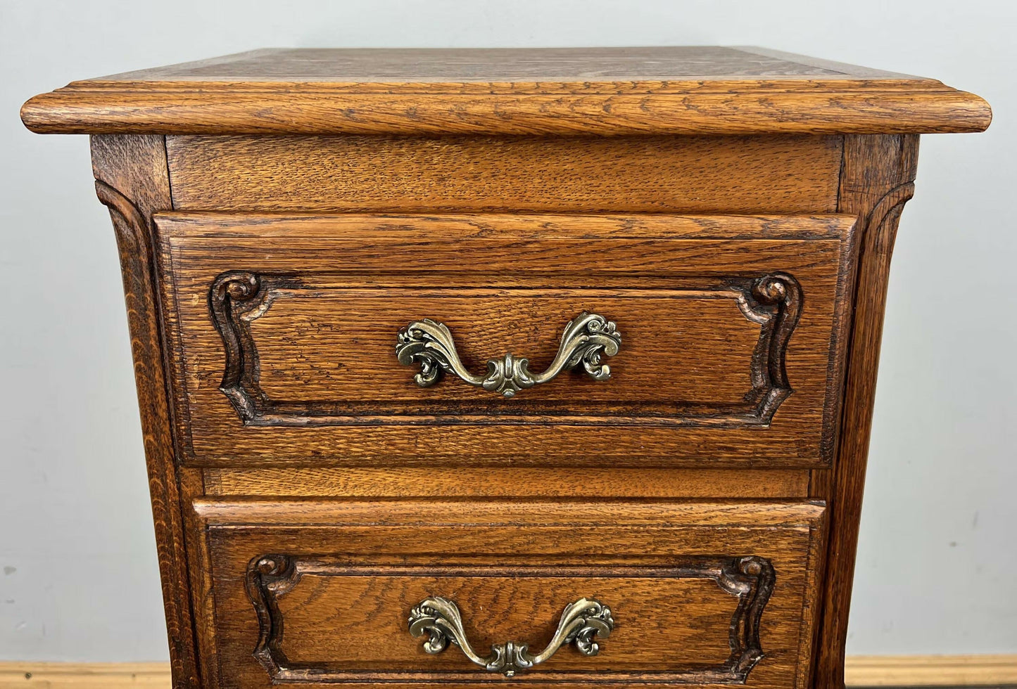 Bedside Table Vintage French Louis XVI Oak Carved Nightstand Cabinet LOT 4695