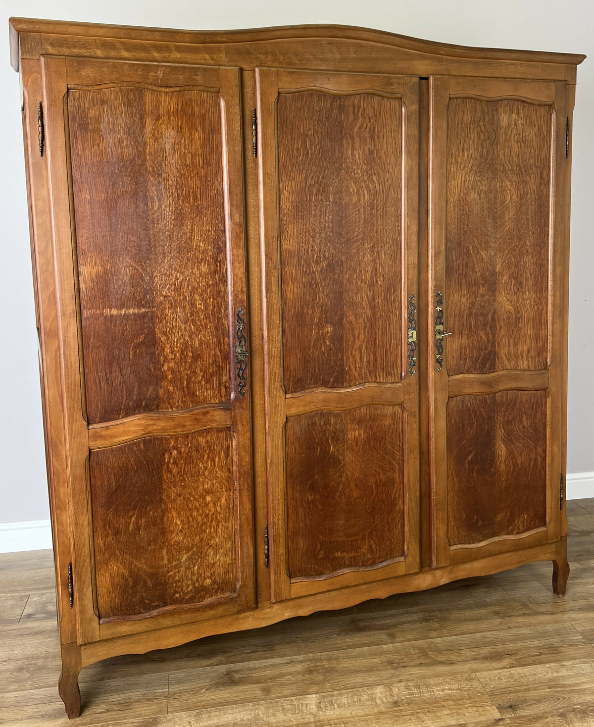 Wardrobe Vintage French Louis Oak Triple Door Carved Armoire Cabinet LOT 6537