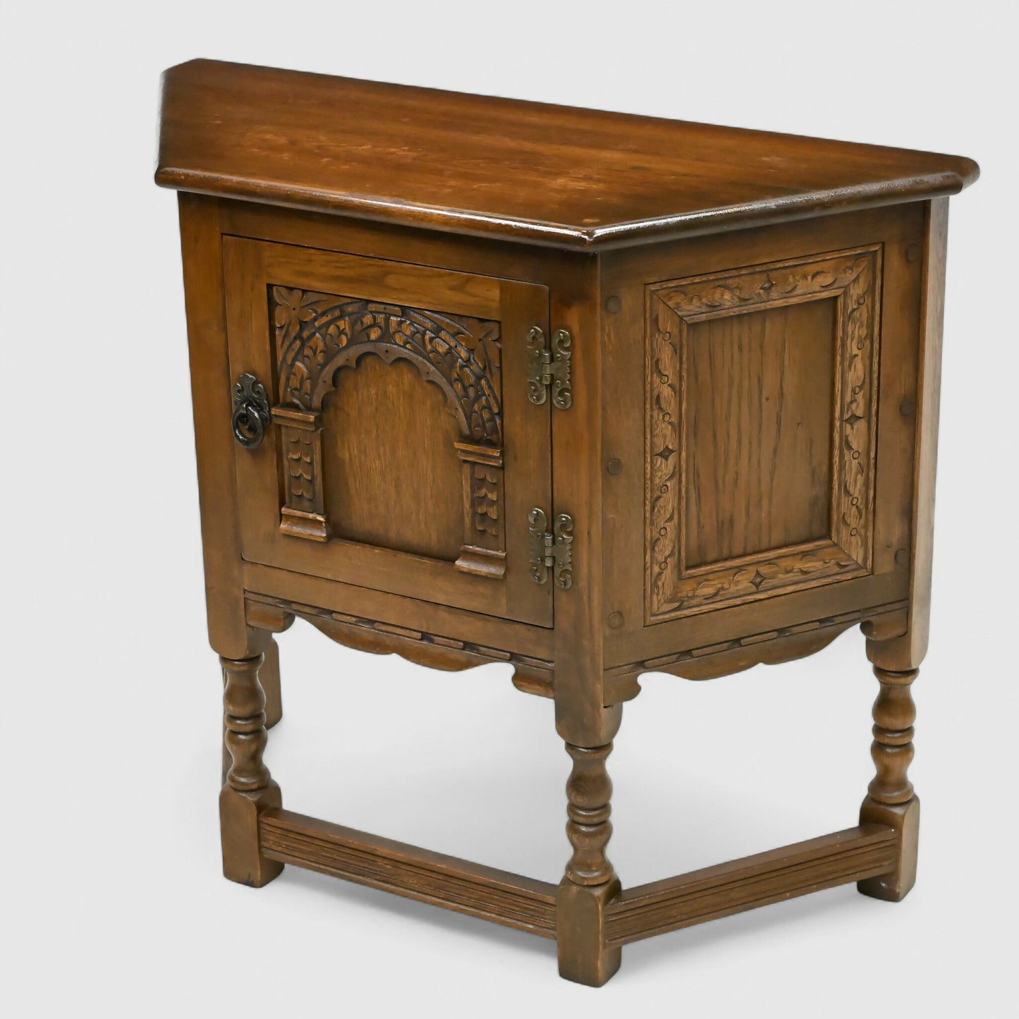 Old Charm Canted Table Hall Table/Cupboard Light Oak Finish FREE UK Delivery. SBR10845/1908E