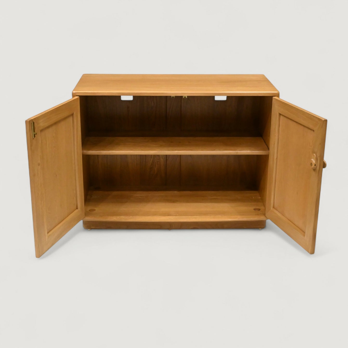 Small Ercol Sideboard 2 Door Light Finish Windsor Model 1013 FREE UK Delivery*. SBR10797/0508E