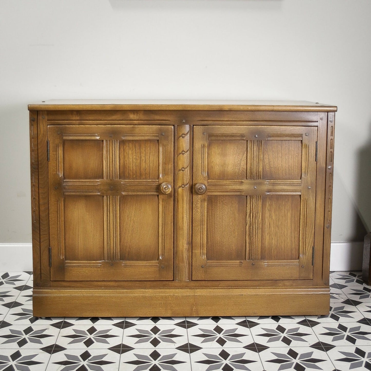 Vintage Ercol Elm Small Cabinet Sideboard TV Unit in Golden Dawn