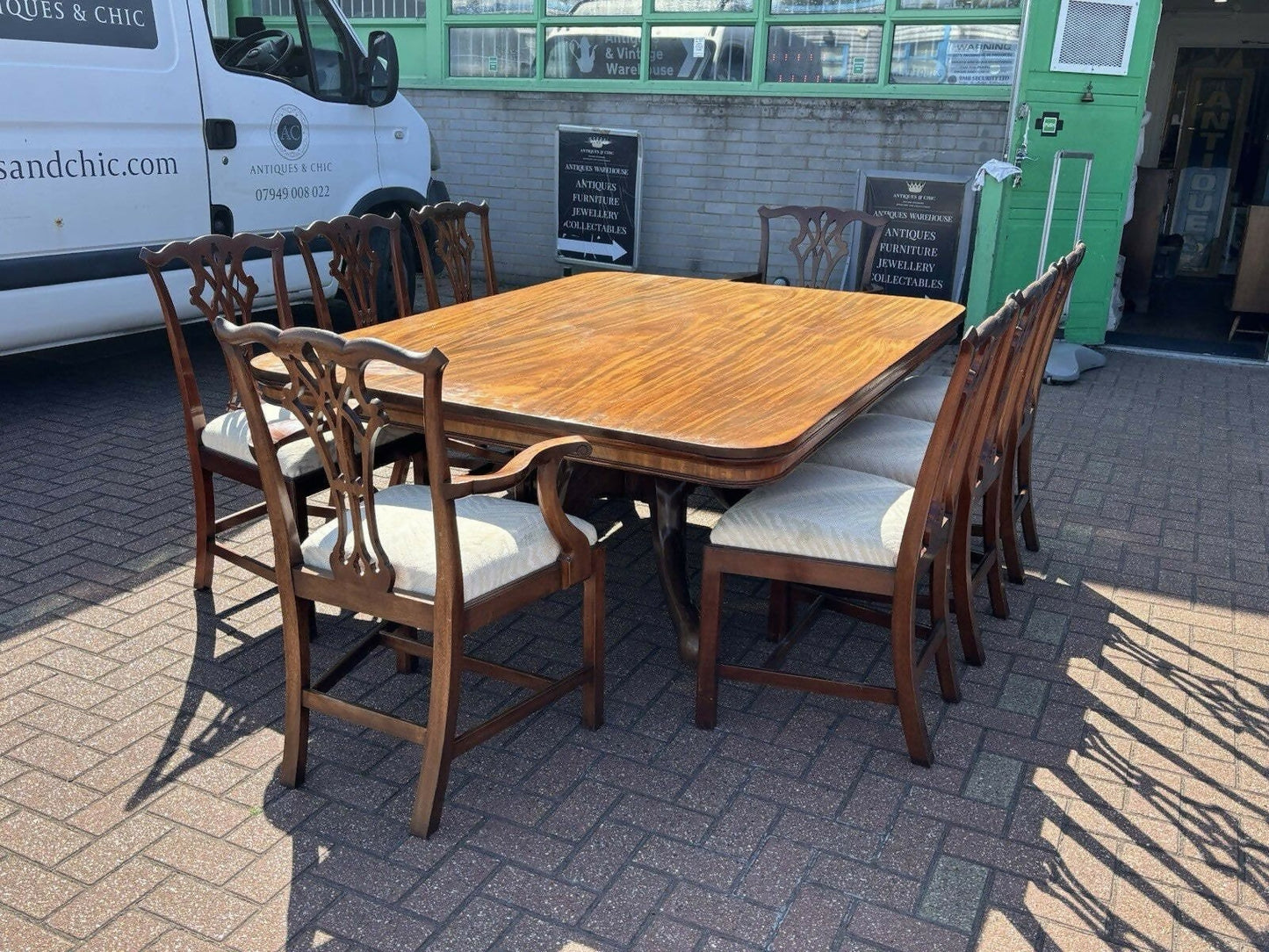 Antique Mahogany Dining Table & 8 Chairs.