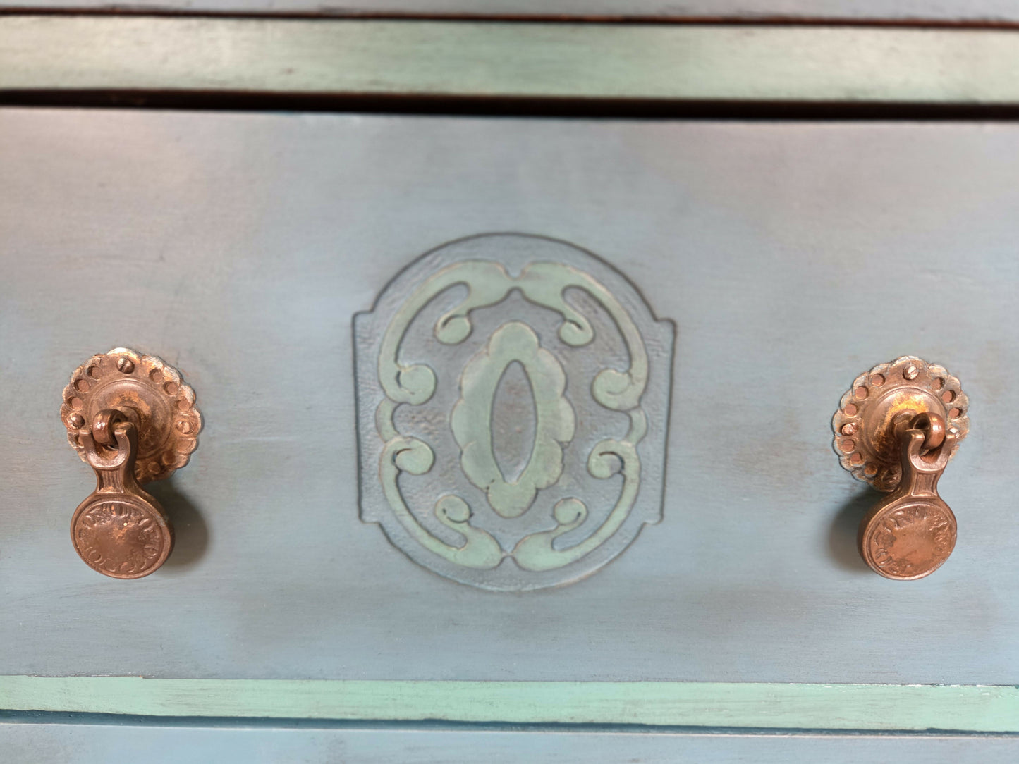Vintage solid oak sideboard/cabinet/bar.