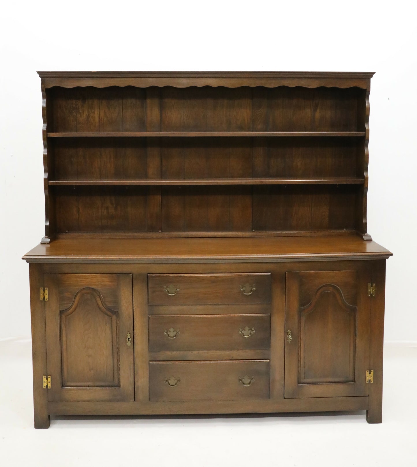 Large Georgian Style Oak Welsh Dresser Sturdy Clean VGC 2 Piece FREE UK Delivery. SBR7108/2504B