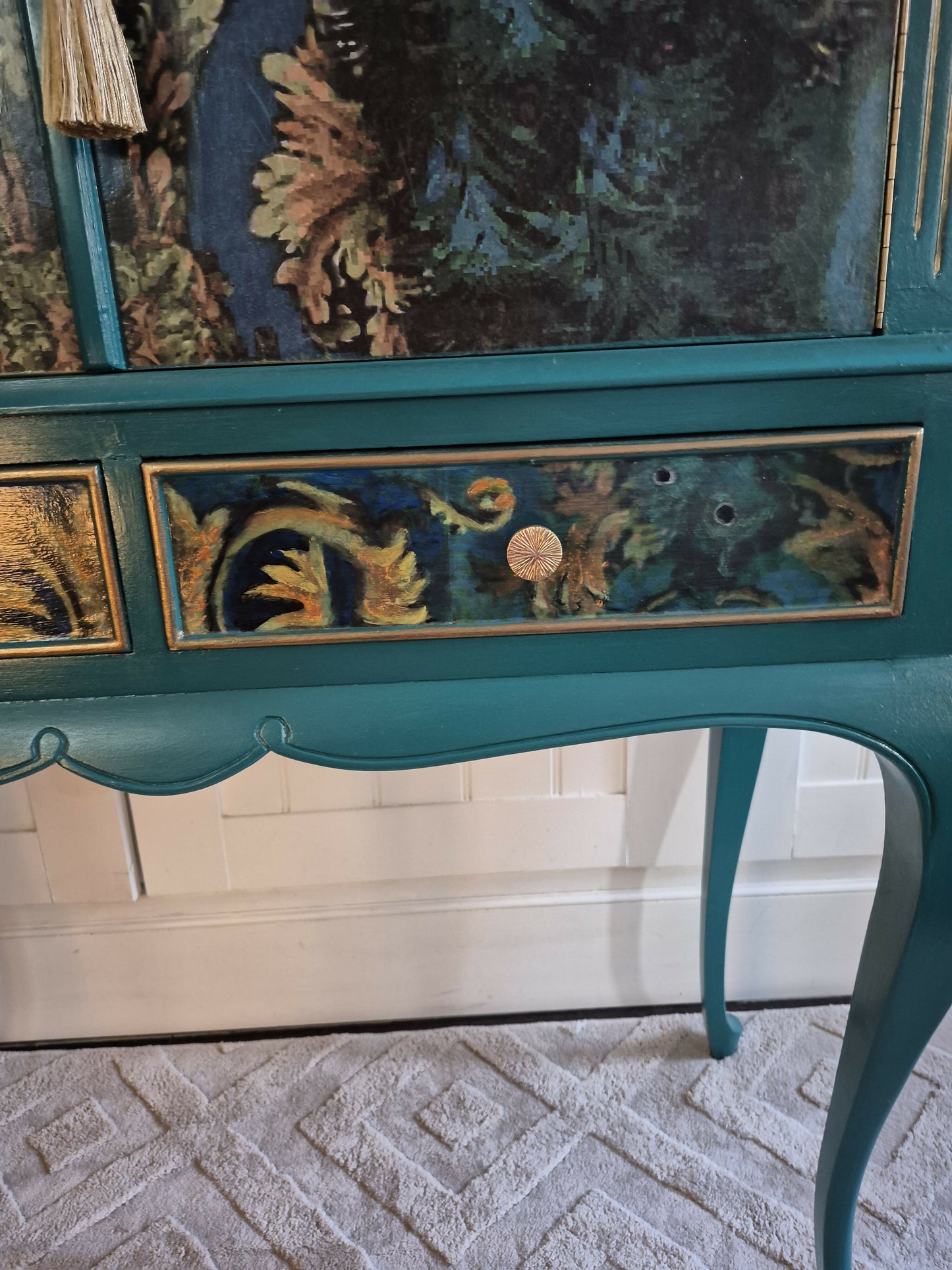 Exquisite Edwardian Cocktail Cabinet Luxury Upcycled – Teal & Peacock Decoupage, Mirrored Bar with LED & Gold Interior