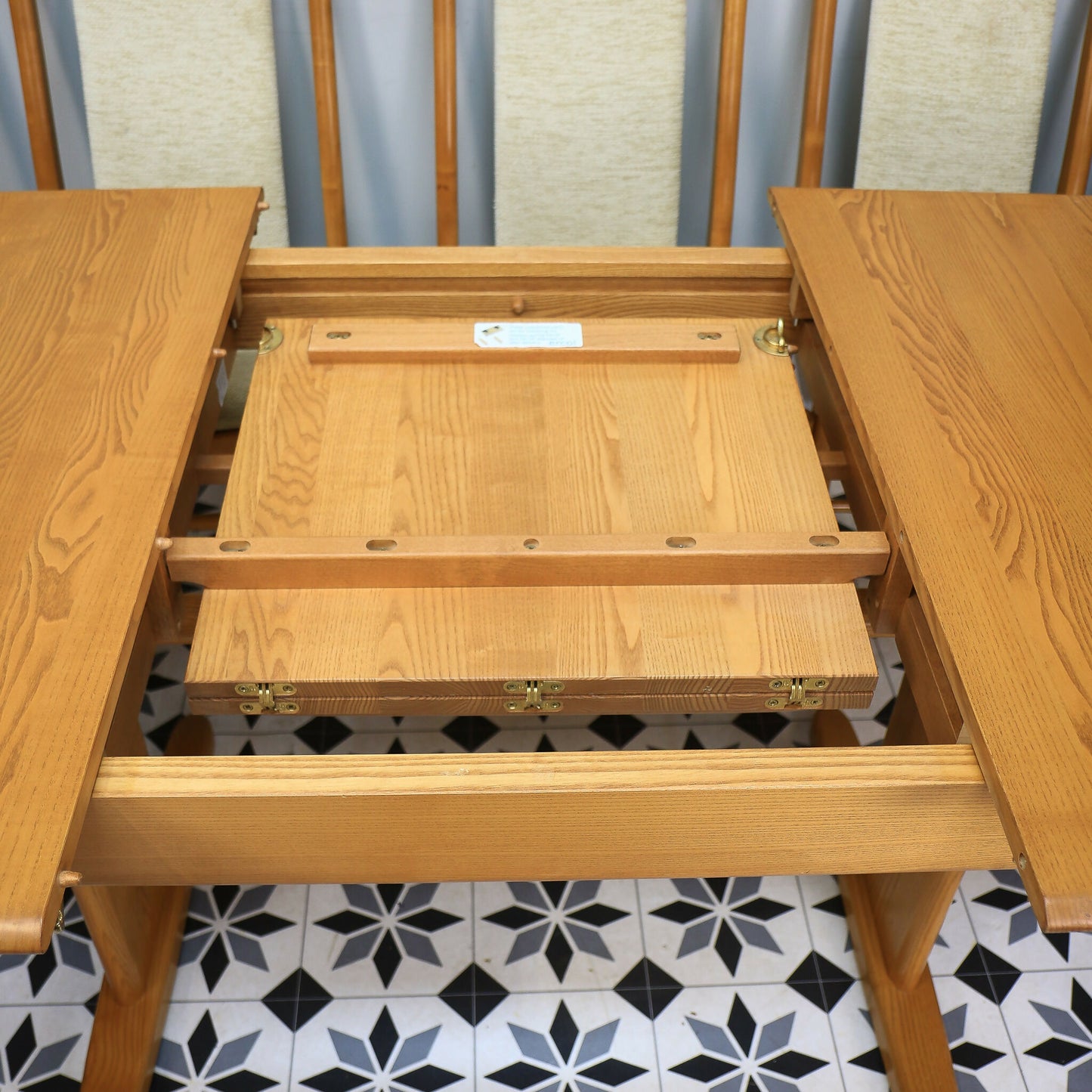 Ercol Windsor Large Extending Dining Table and Four Windsor Penn Chairs