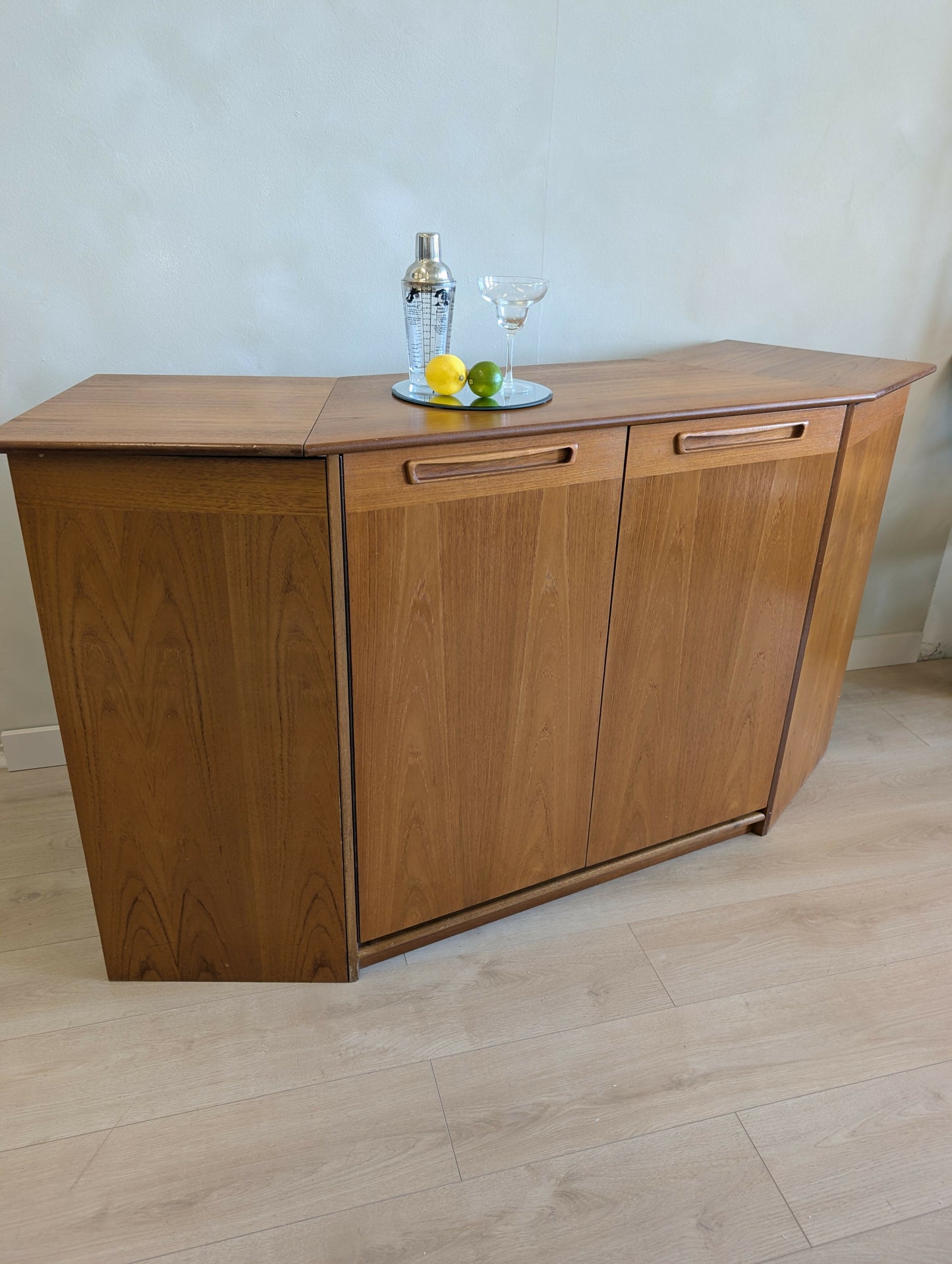 Vintage Meredew Mid Century Teak Metamorphic Drinks Cocktail Cabinet Bar