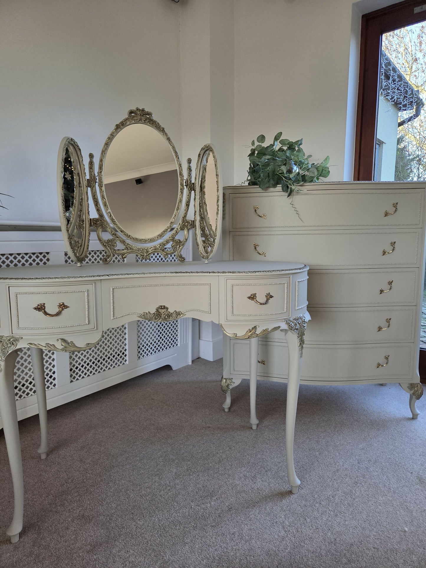 French Louis Style Dressing Table with Mirror