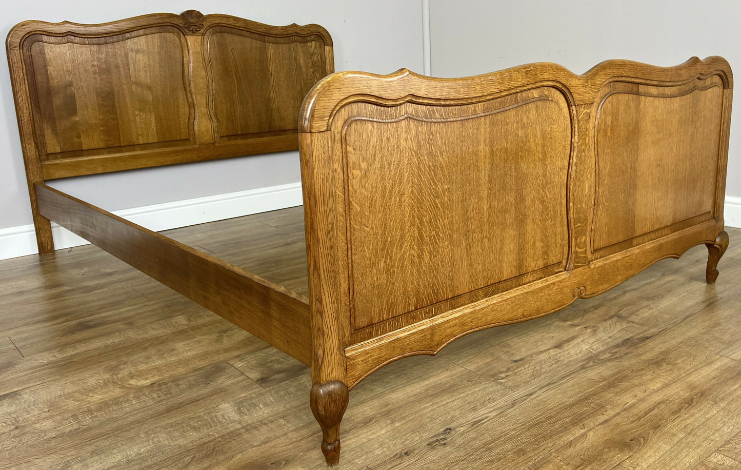 Bed Vintage French Louis Style Oak Double Bed Frame Carved Headboard LOT 6388