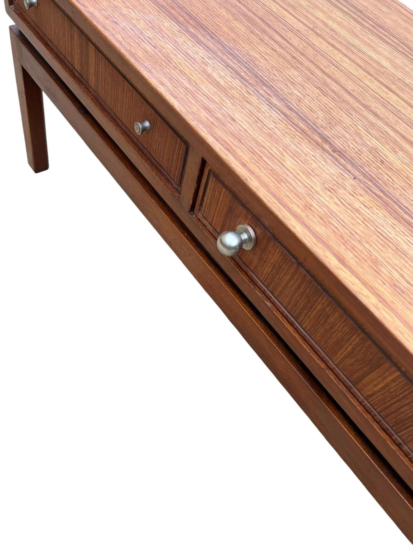 Mid-century long console coffee table by the renowned British makers Greaves and Thomas.