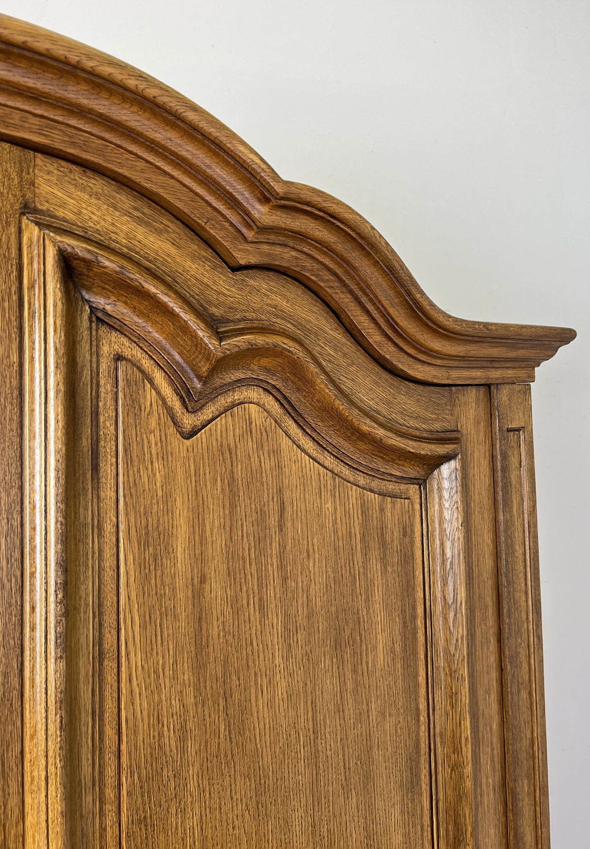Wardrobe Vintage French Style Oak Two Door Bedroom Storage Armoire LOT 6509