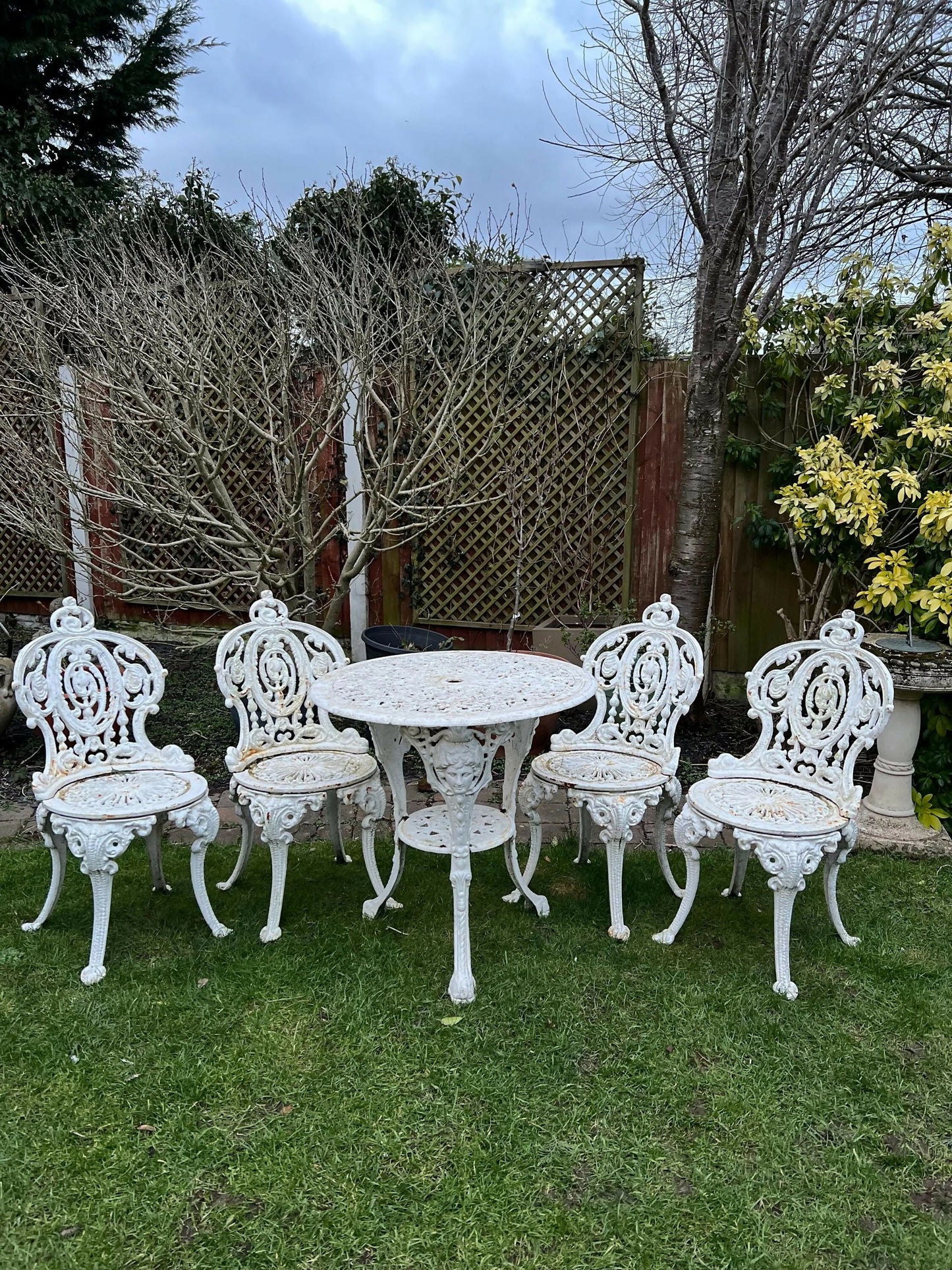 Victorian Crown Cast Iron Patio Set