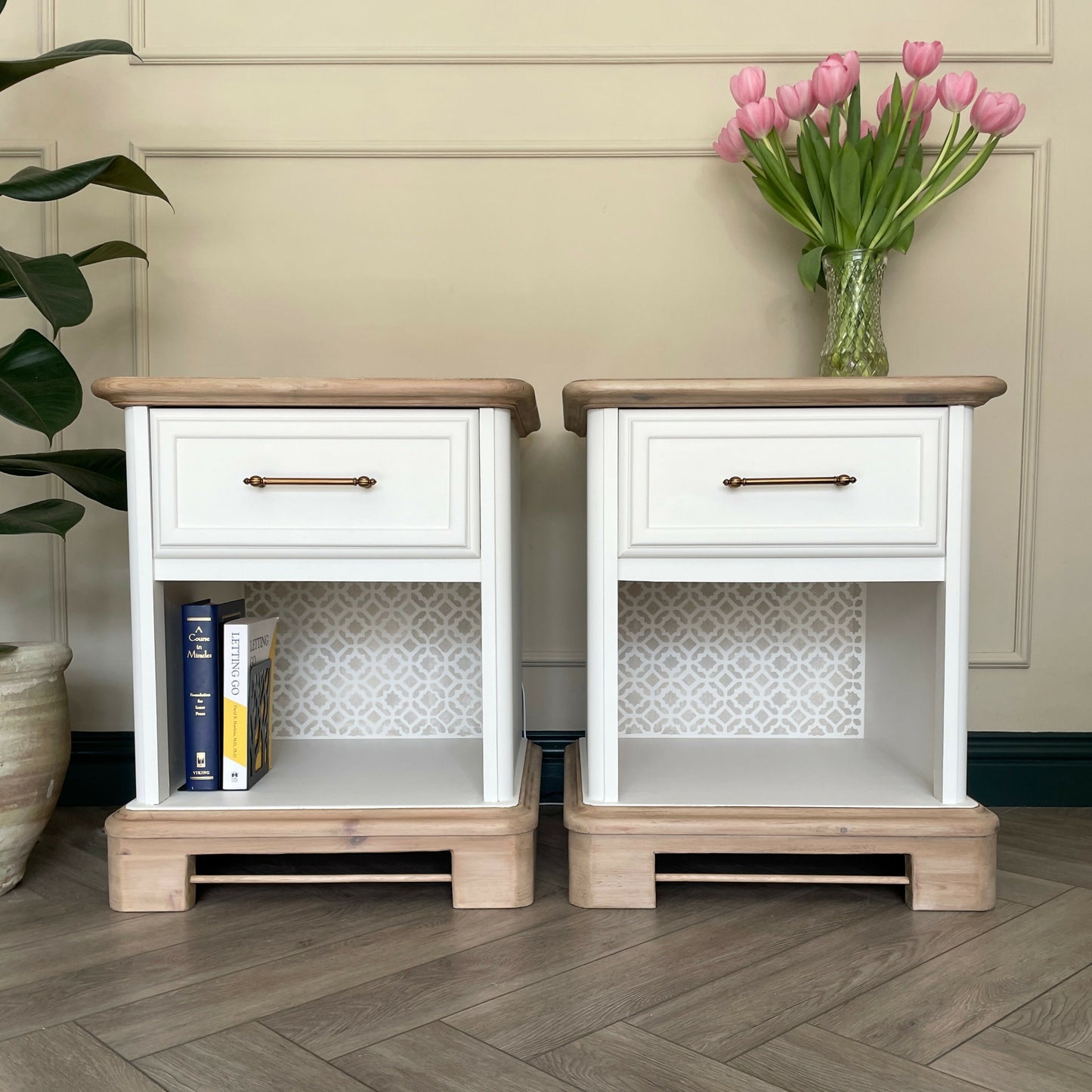 White Bedroom Furniture Set – Hand Painted Solid Wood Chest of Drawers & Bedside Tables – Vintage Matching Bedroom Set UK