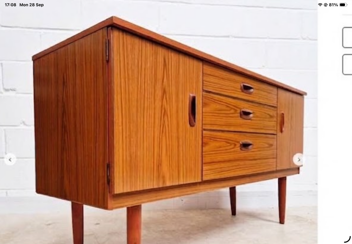 Vintage 1970s Schreiber Mid Century Sideboard/Dresser