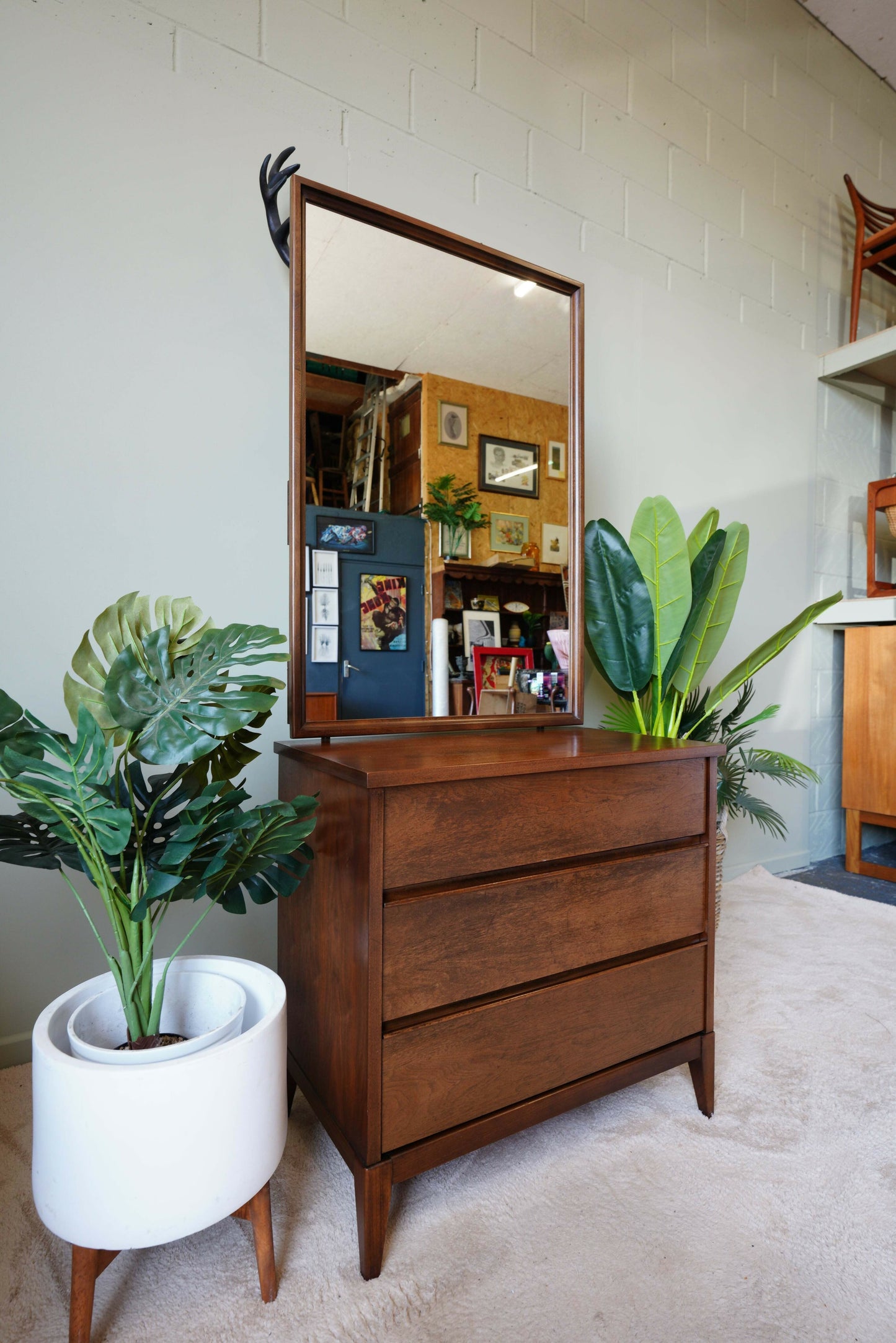 Peppler Furniture Co. 'The Hanover Line' Three Drawer Dresser & Mirror In Figured Walnut – Canada, C. 1960s