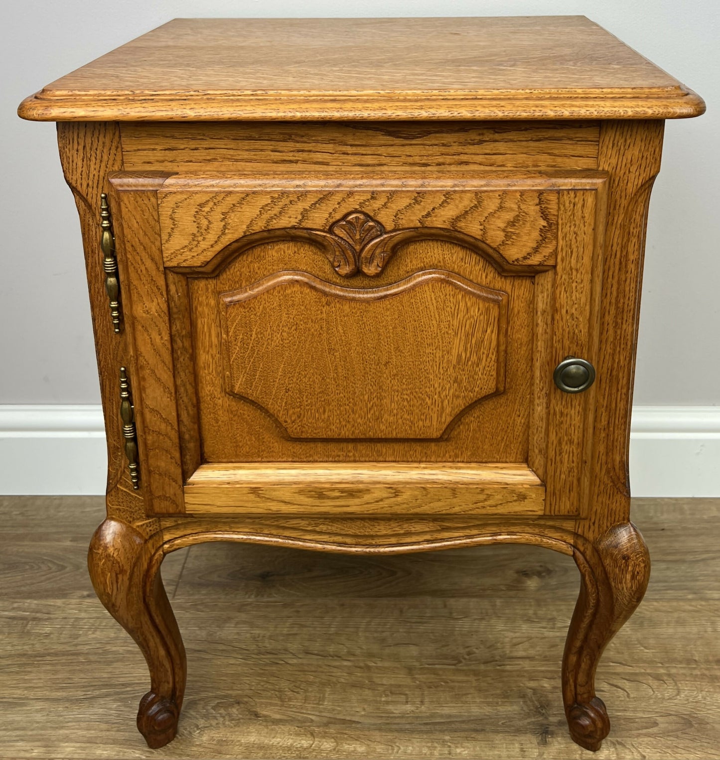 Bedside Table Vintage French Louis Style Oak Nightstand Carved Cabinet LOT 6305