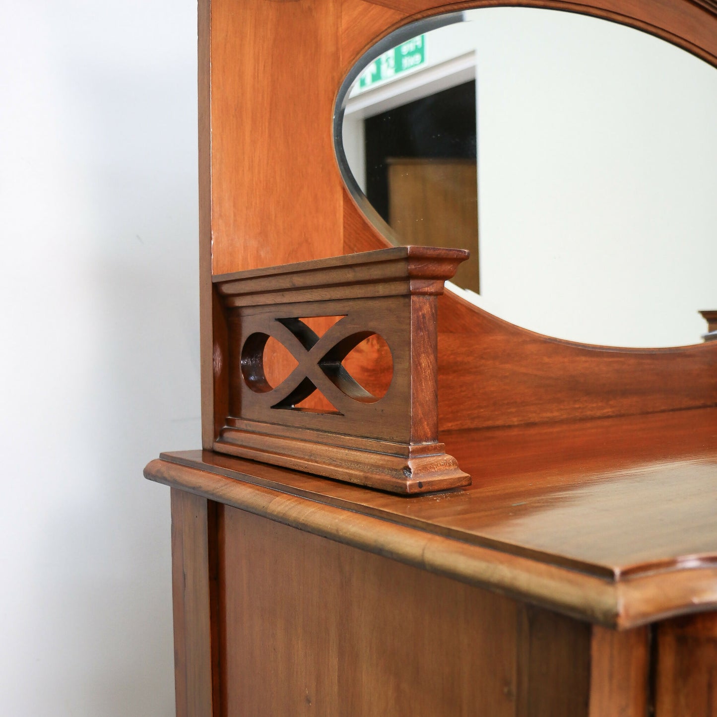 Edwardian Mirror Back Sideboard in Mahogany with Cabriole Legs