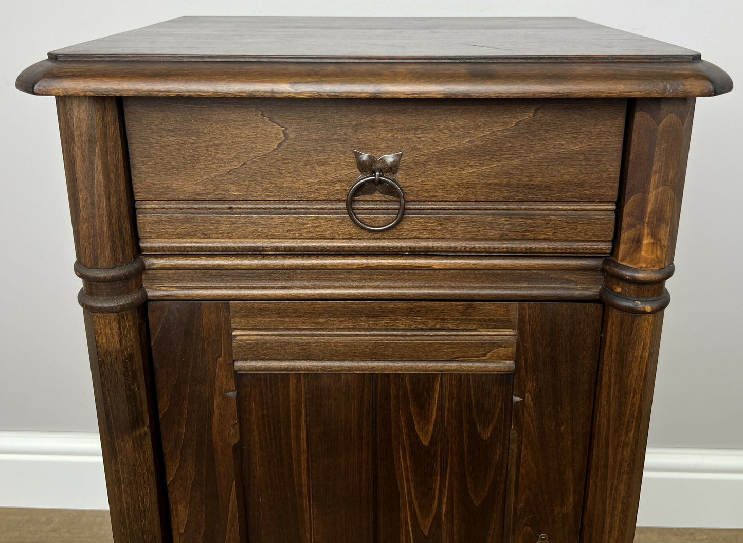 Pair of Bedside Tables Vintage French Style Nightstands Carved Cabinets LOT 6222