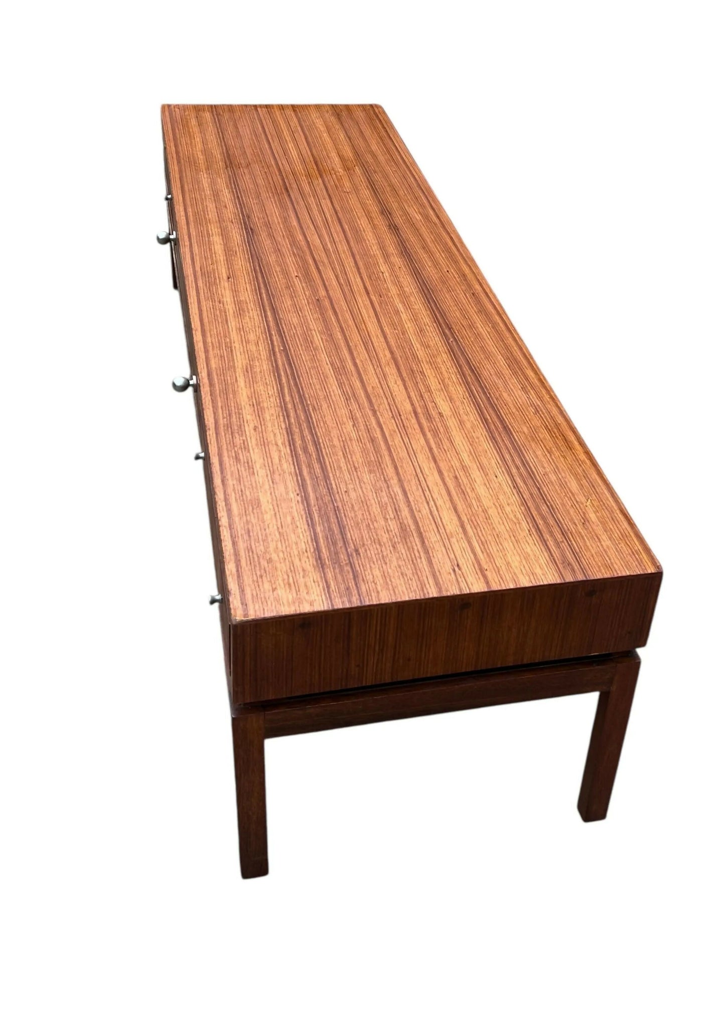 Mid-century long console coffee table by the renowned British makers Greaves and Thomas.
