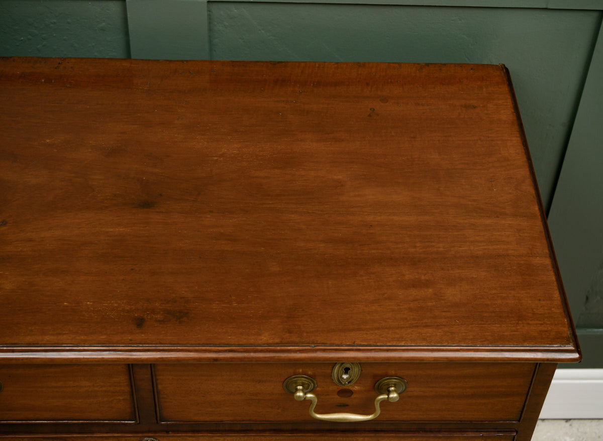 Georgian Mahogany Chest of Drawers with Bracket Feet