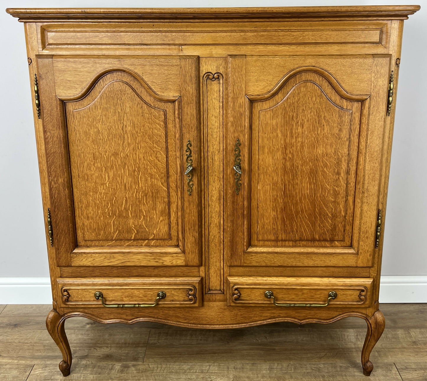 Cabinet Vintage French Louis XIV Style Sideboard Oak Carved Cupboard LOT 6268