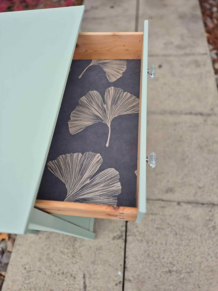 Beautiful Chest of drawers