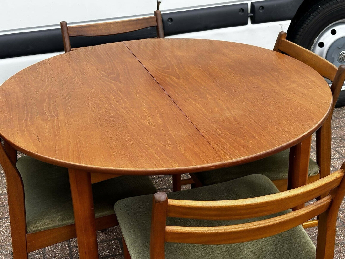 Mid Century Vintage Circular Extending To An Oval Dining Table & 4 Dining Chairs